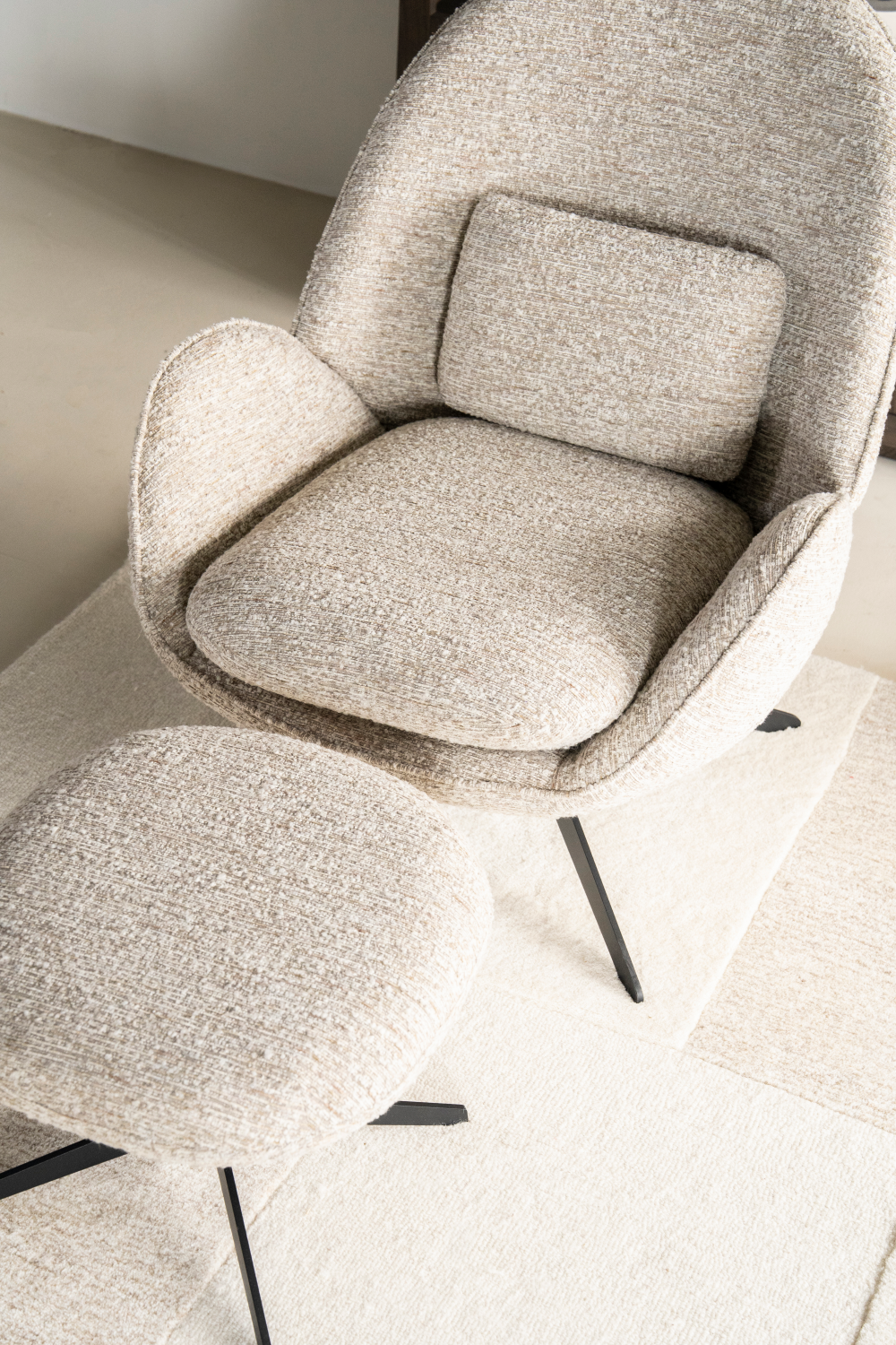 Arched-Back Lounge Chair | Oroa.com
