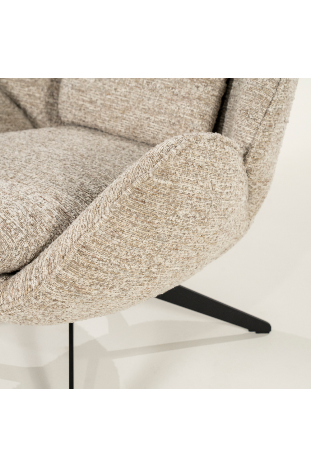 Arched-Back Lounge Chair | Oroa.com
