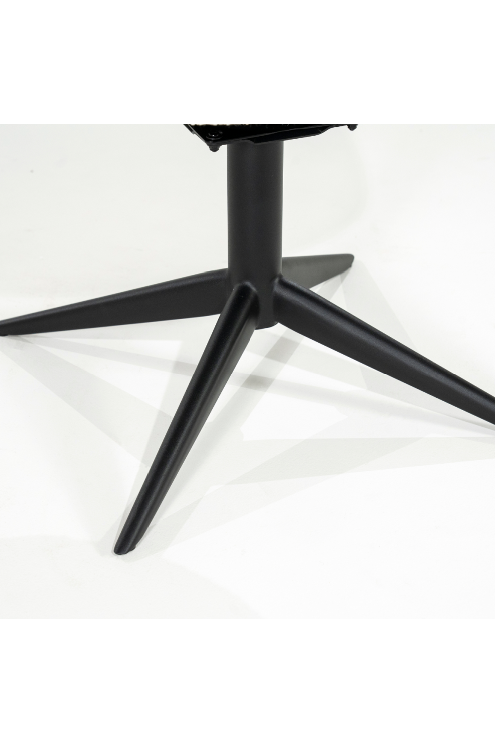 Rounded Open-Back Swivel Chair | Oroa.com