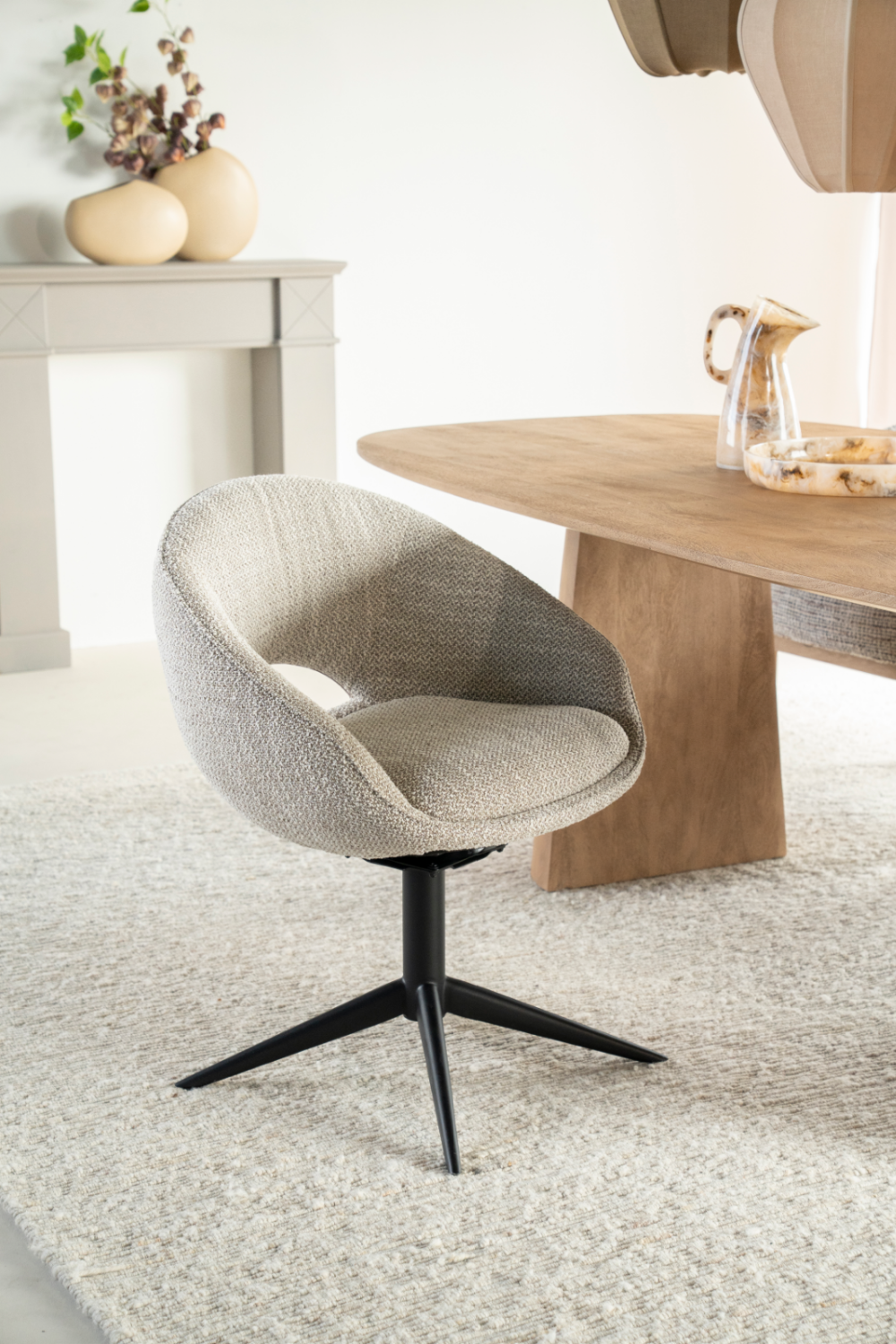 Rounded Open-Back Swivel Chair | Oroa.com