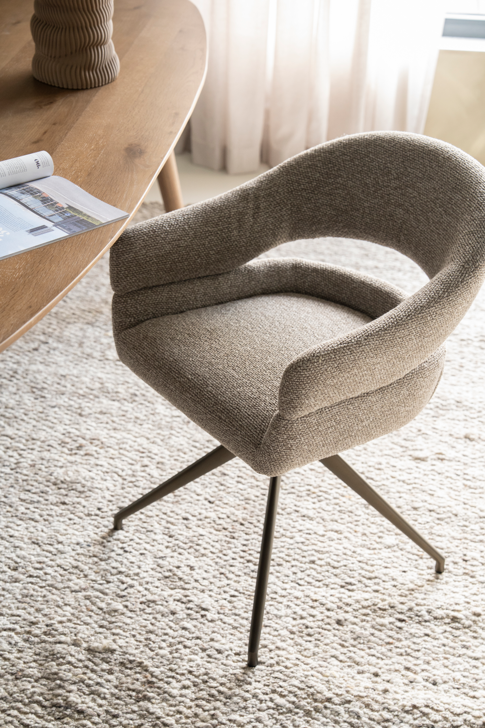 Open-Back Swivel Chair | Oroa.com