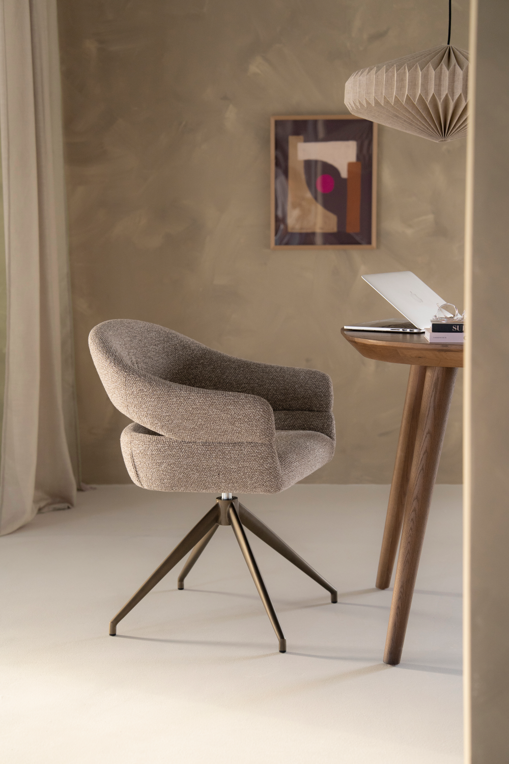 Open-Back Swivel Chair | Oroa.com