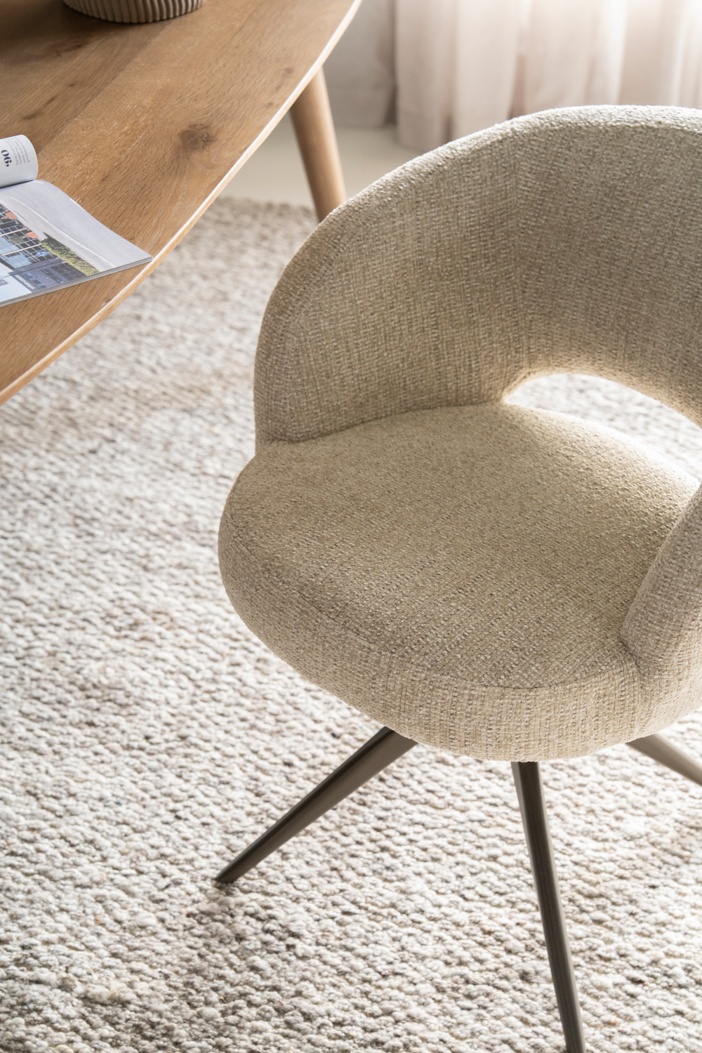 Cut-Out Swivel Chair | Eleonora Alissa | Oroa.com