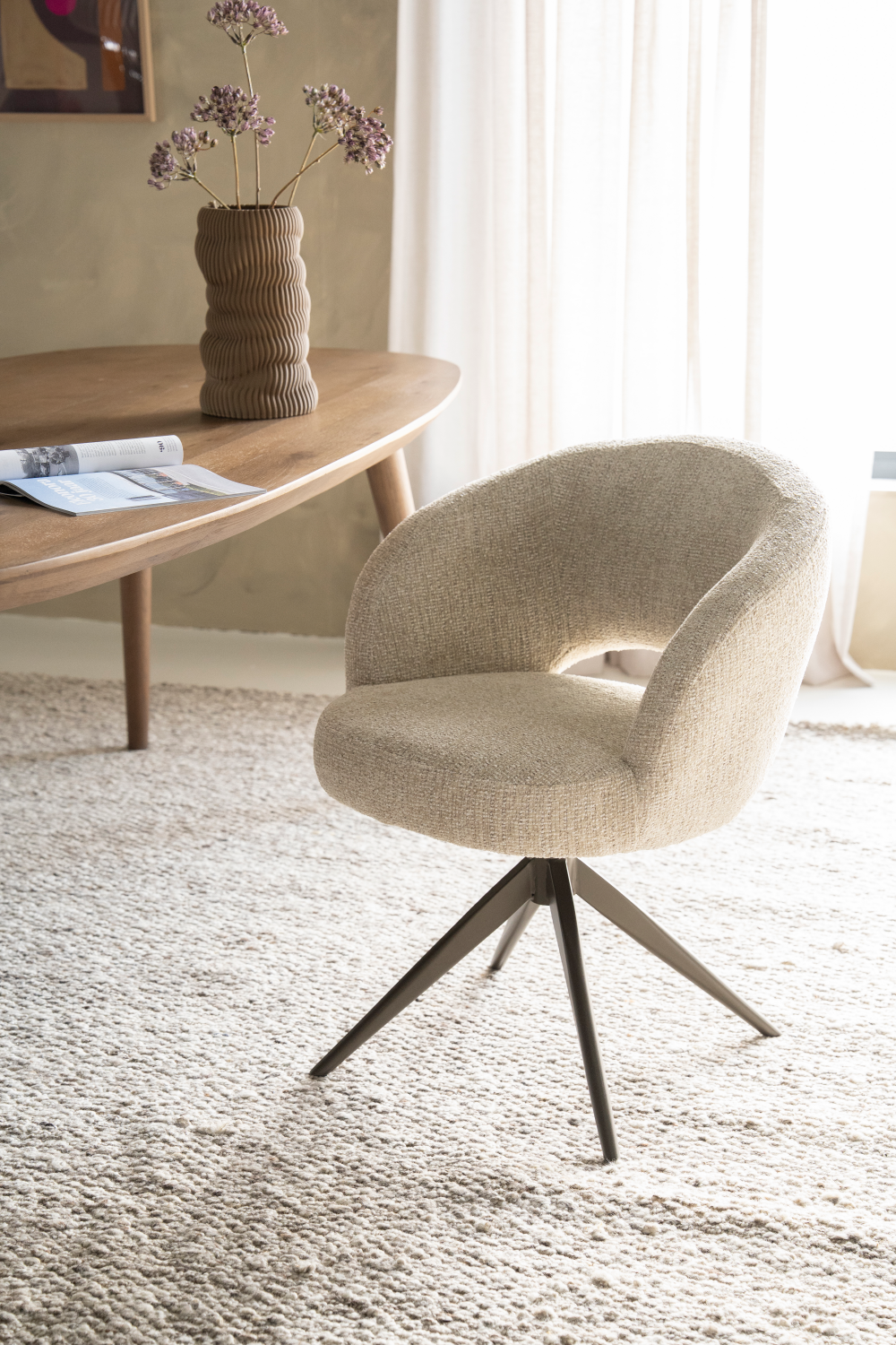 Cut-Out Swivel Chair | Oroa.com