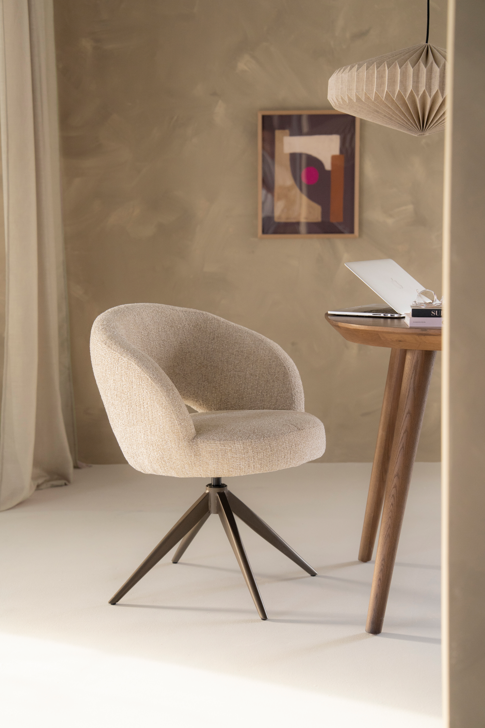 Cut-Out Swivel Chair | Eleonora Alissa | Oroa.com