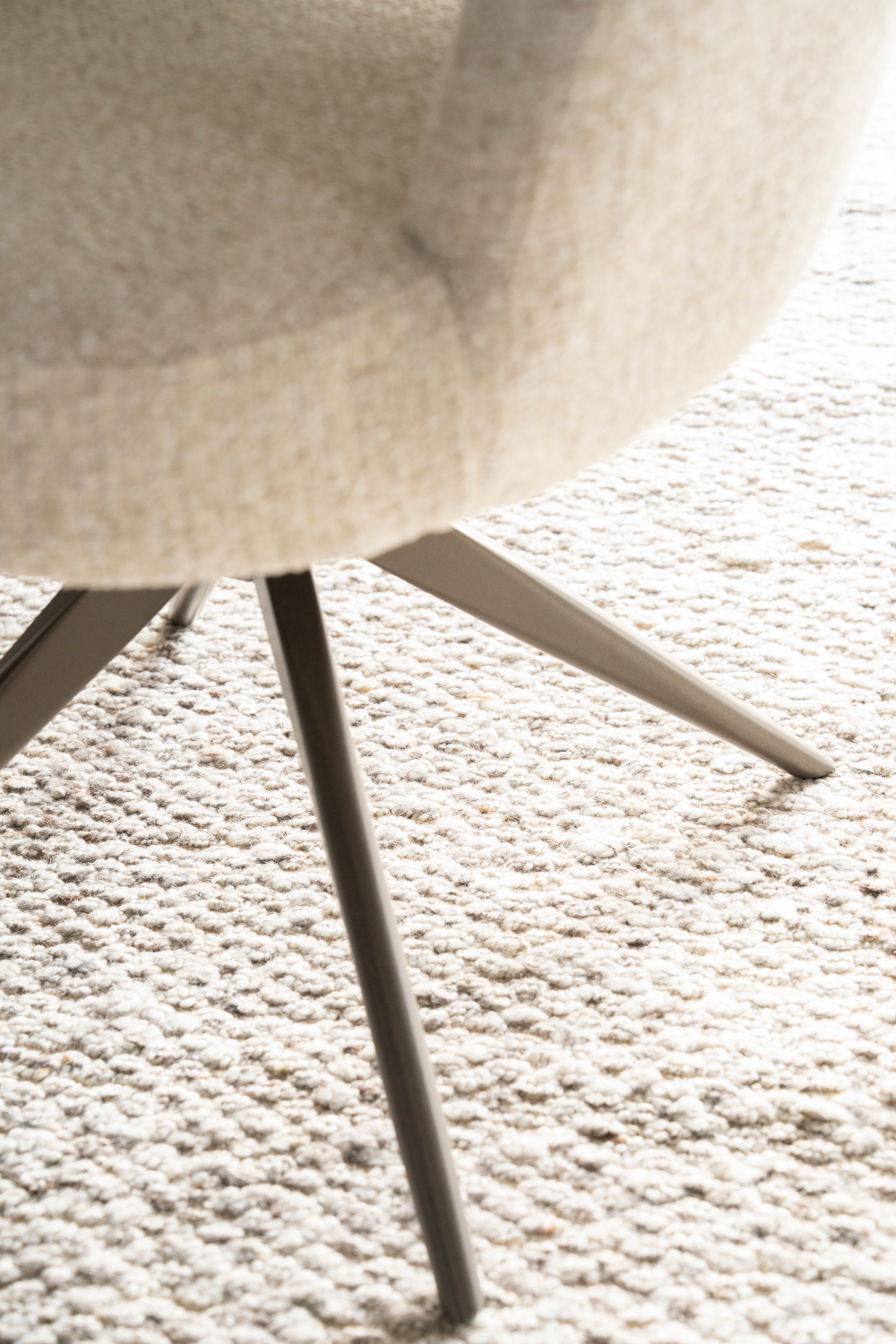 Cut-Out Swivel Chair | Oroa.com