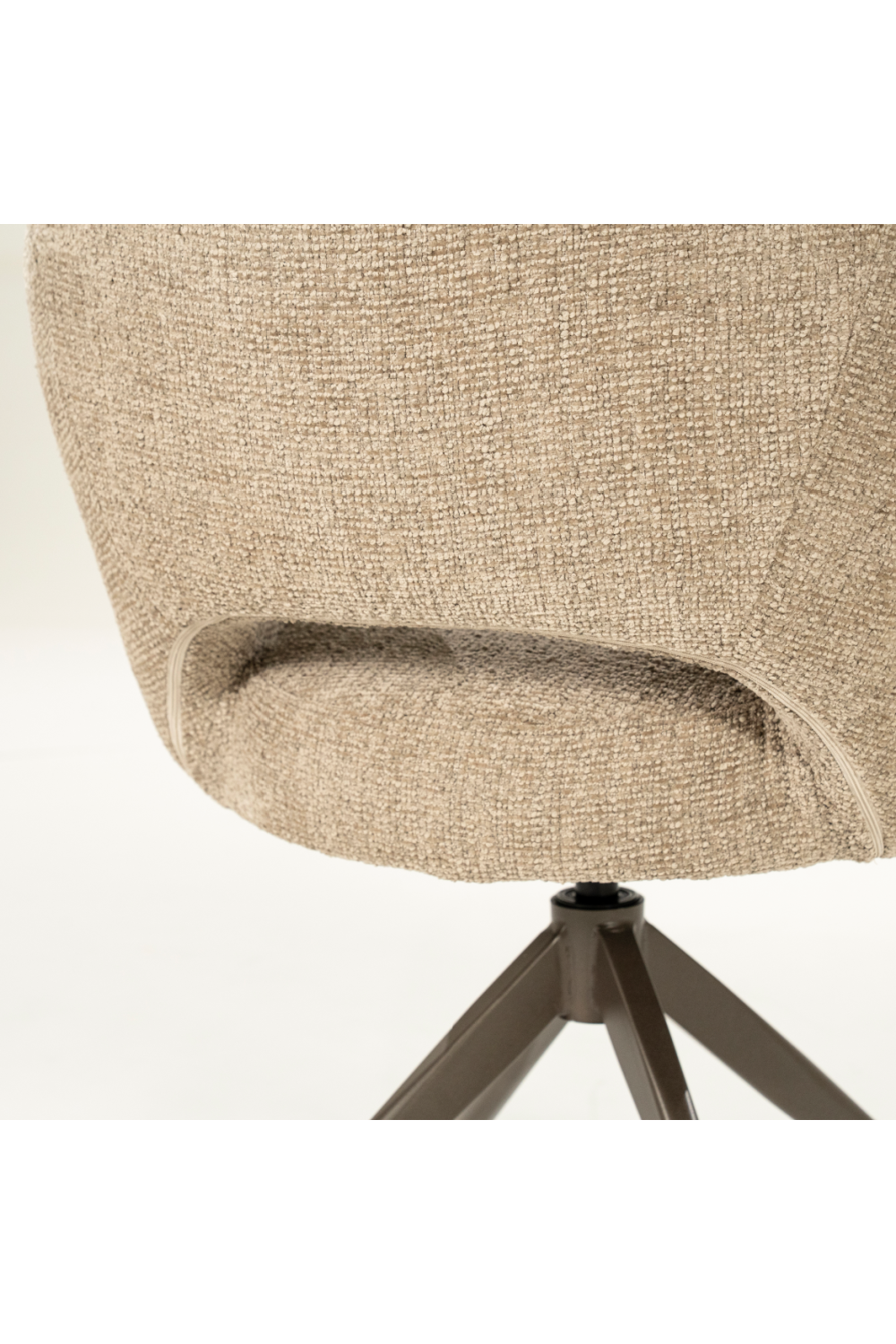 Cut-Out Swivel Chair | Eleonora Alissa | Oroa.com