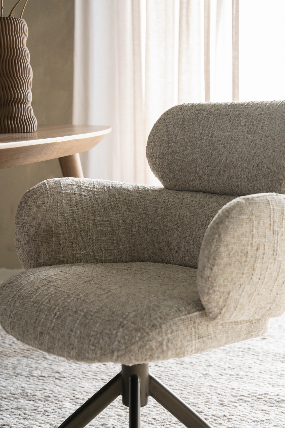 Modern Swivel Amchair | Oroa.com