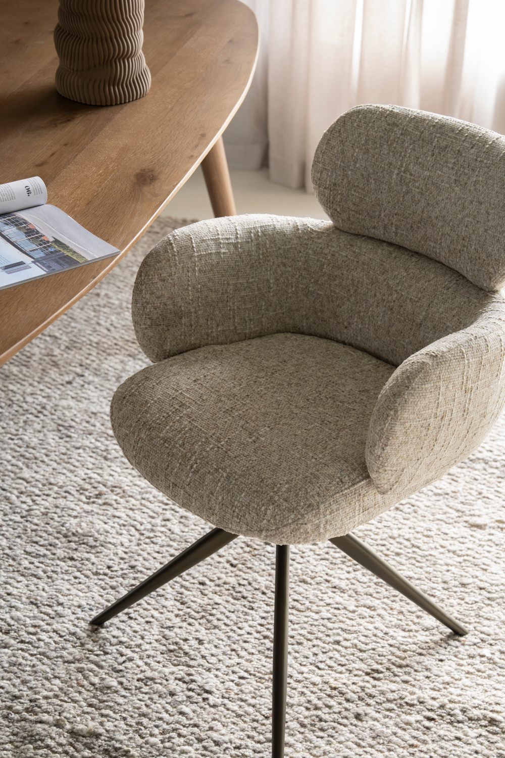 Modern Swivel Amchair | Oroa.com