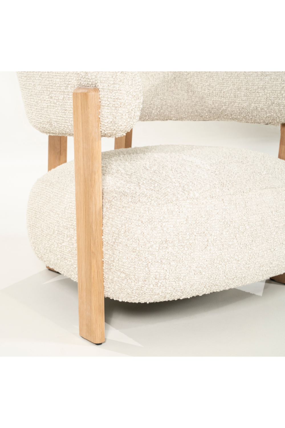 Curved Back Lounge Armchair | Eleonora Lola | Oroa.com