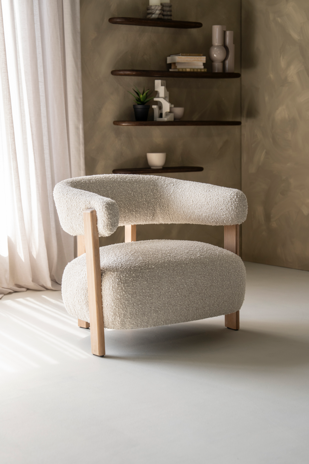 Curved Back Lounge Armchair | Oroa.com