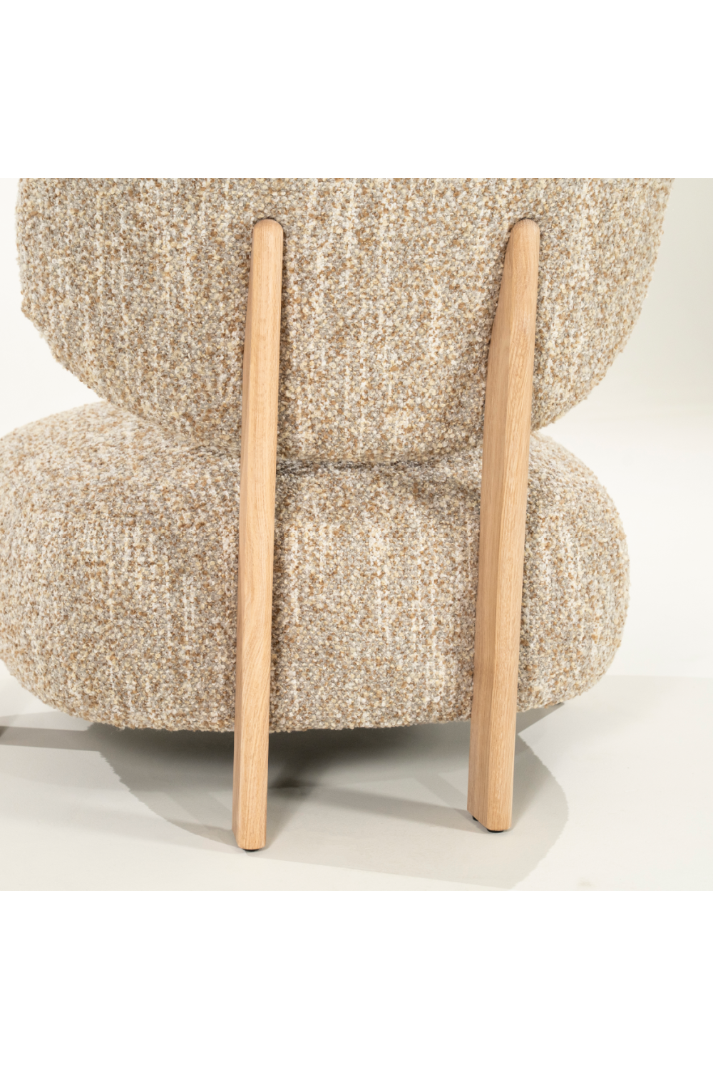 Cushioned Minimalist Lounge Chair | Oroa.com