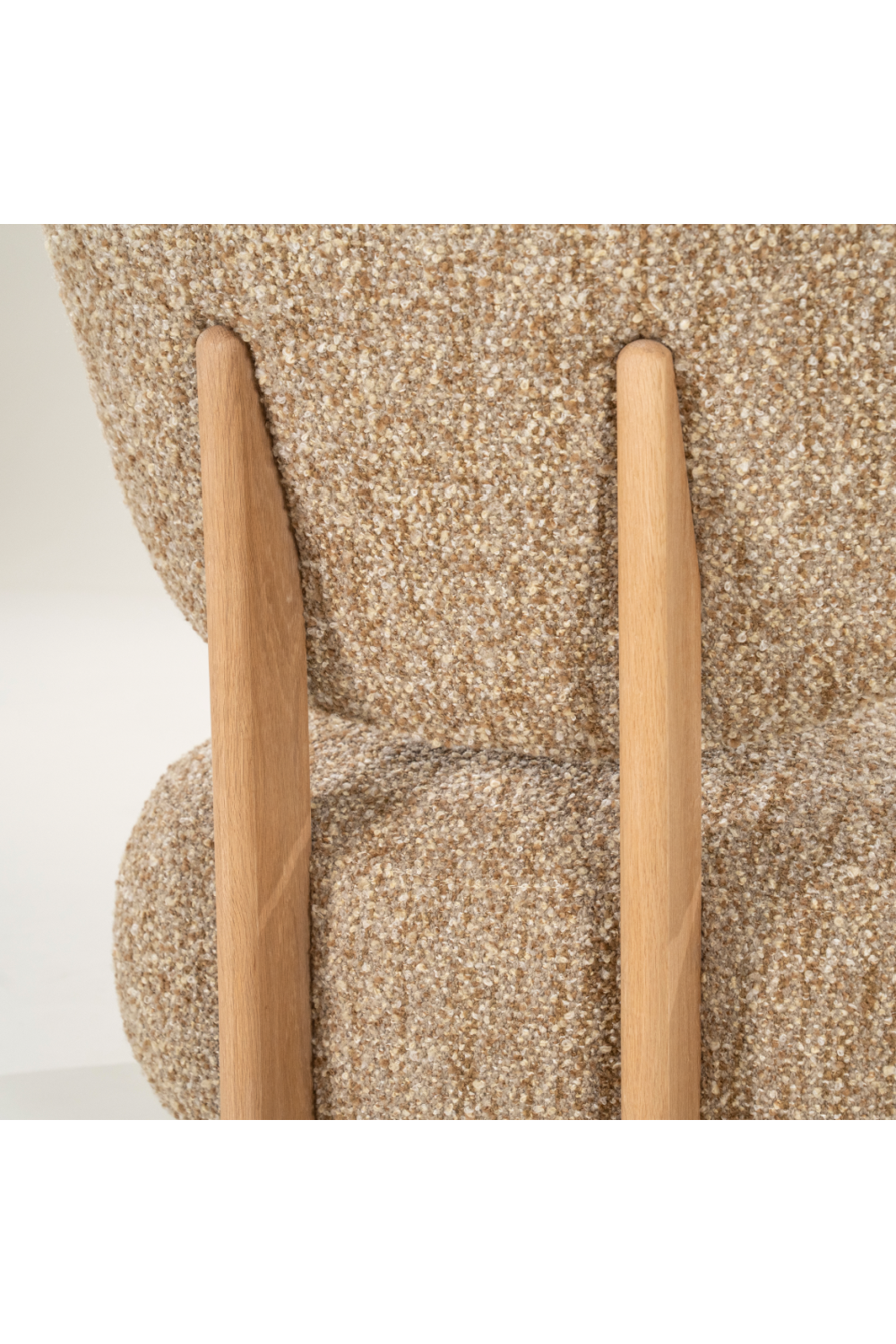 Cushioned Minimalist Lounge Chair | Oroa.com