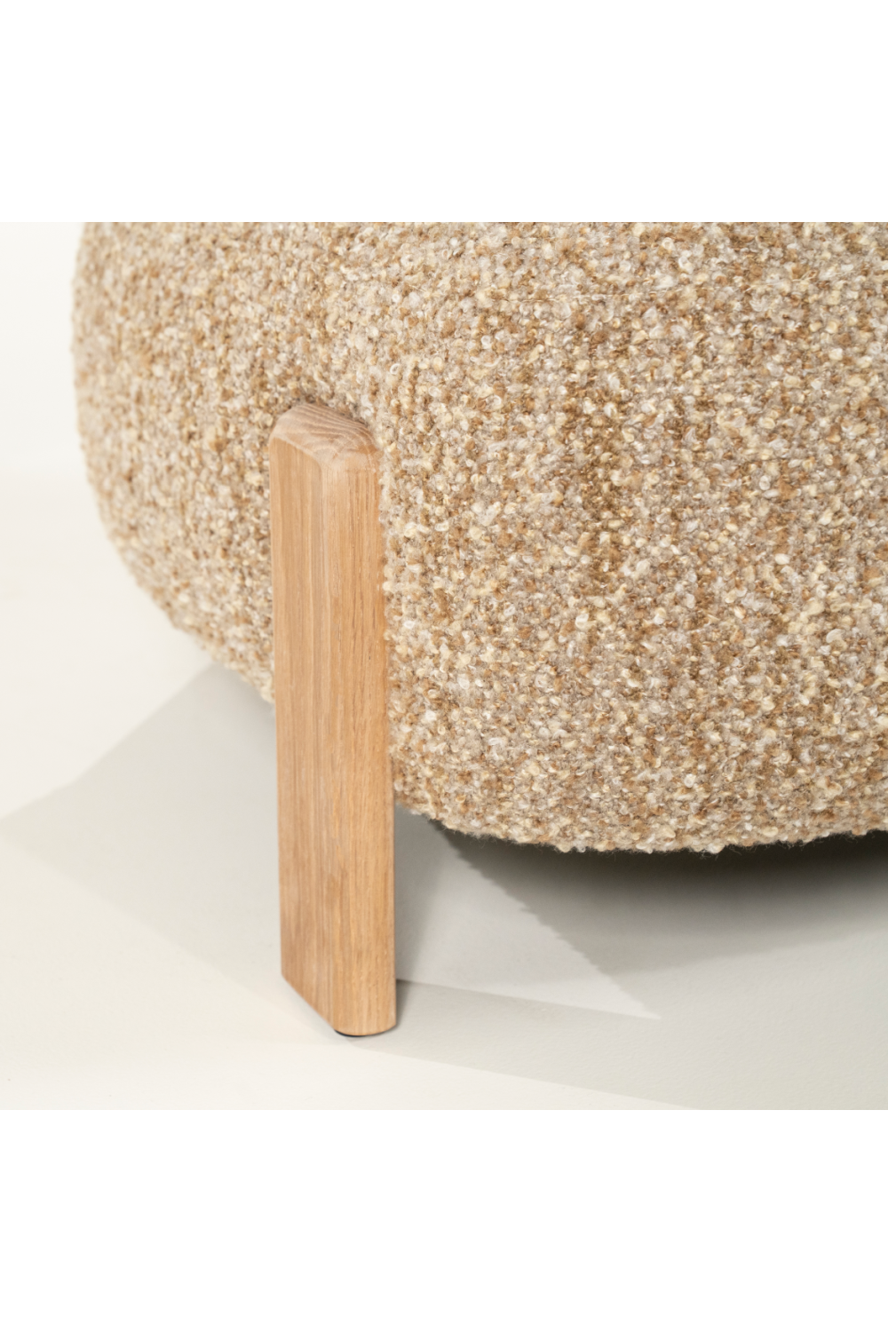Cushioned Minimalist Lounge Chair | Oroa.com