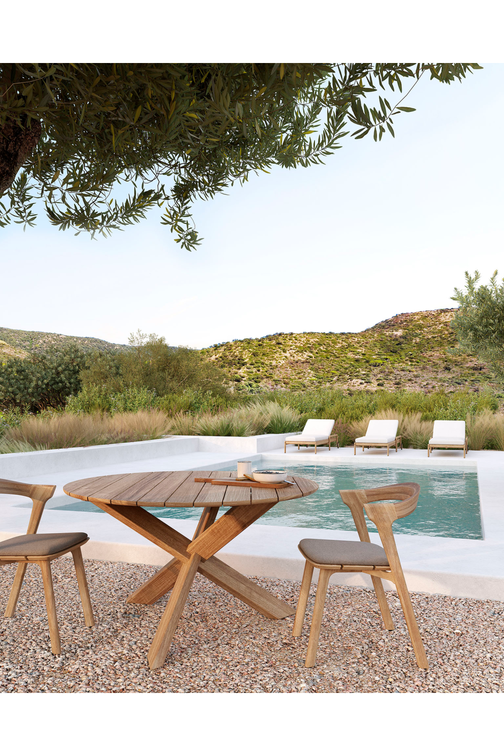 Solid Teak Outdoor Dining Table | Ethnicraft Circle | OROA.com