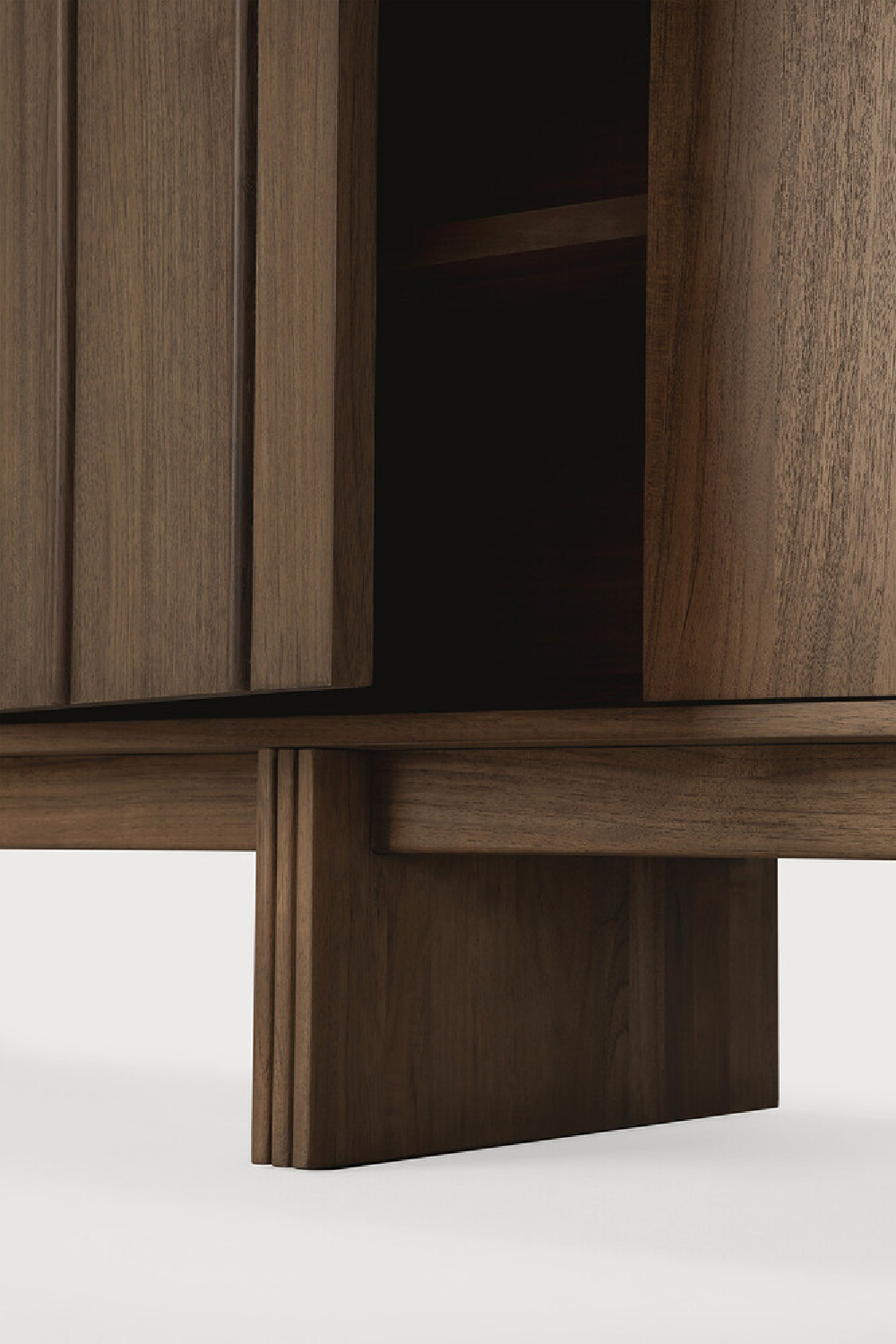 Teak Panel Sideboard | Ethnicraft Pillar | Oroa.com
