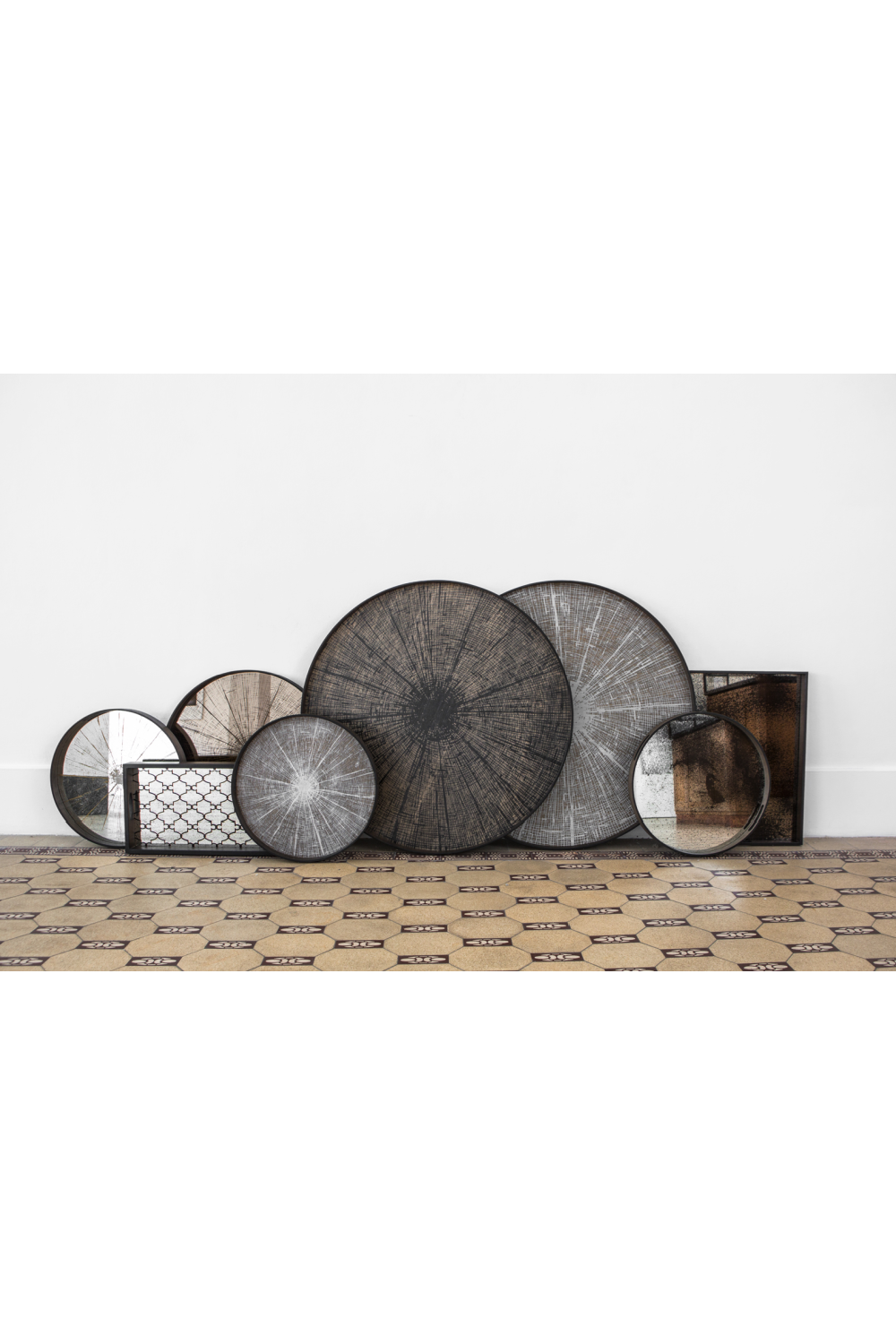 Round Hand-Painted Wood Tray | Ethnicraft Slice | Oroa.com