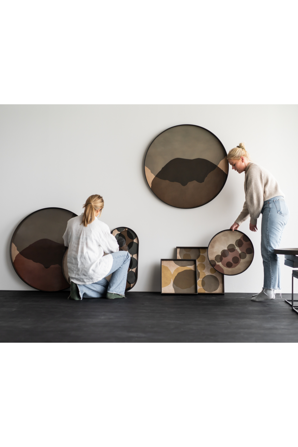 Hand-painted Glass Round Tray | Ethnicraft Dots | Oroa.com