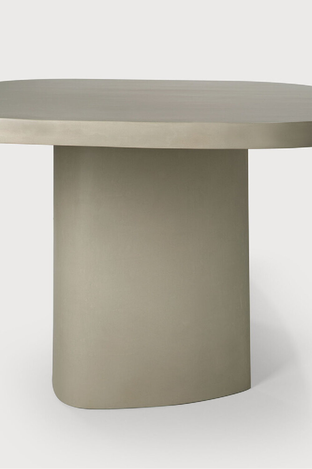 Round Concrete Outdoor Dining Table | Ethnicraft Roller Max | Oroa.com