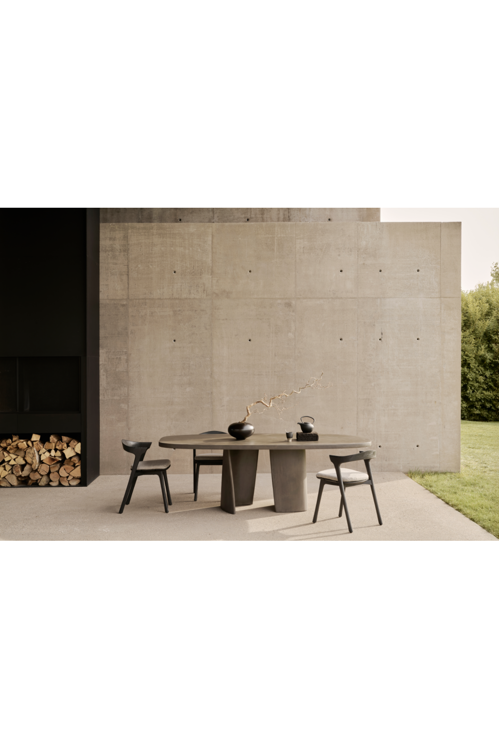 Round Concrete Outdoor Dining Table | Ethnicraft Roller Max | Oroa.com