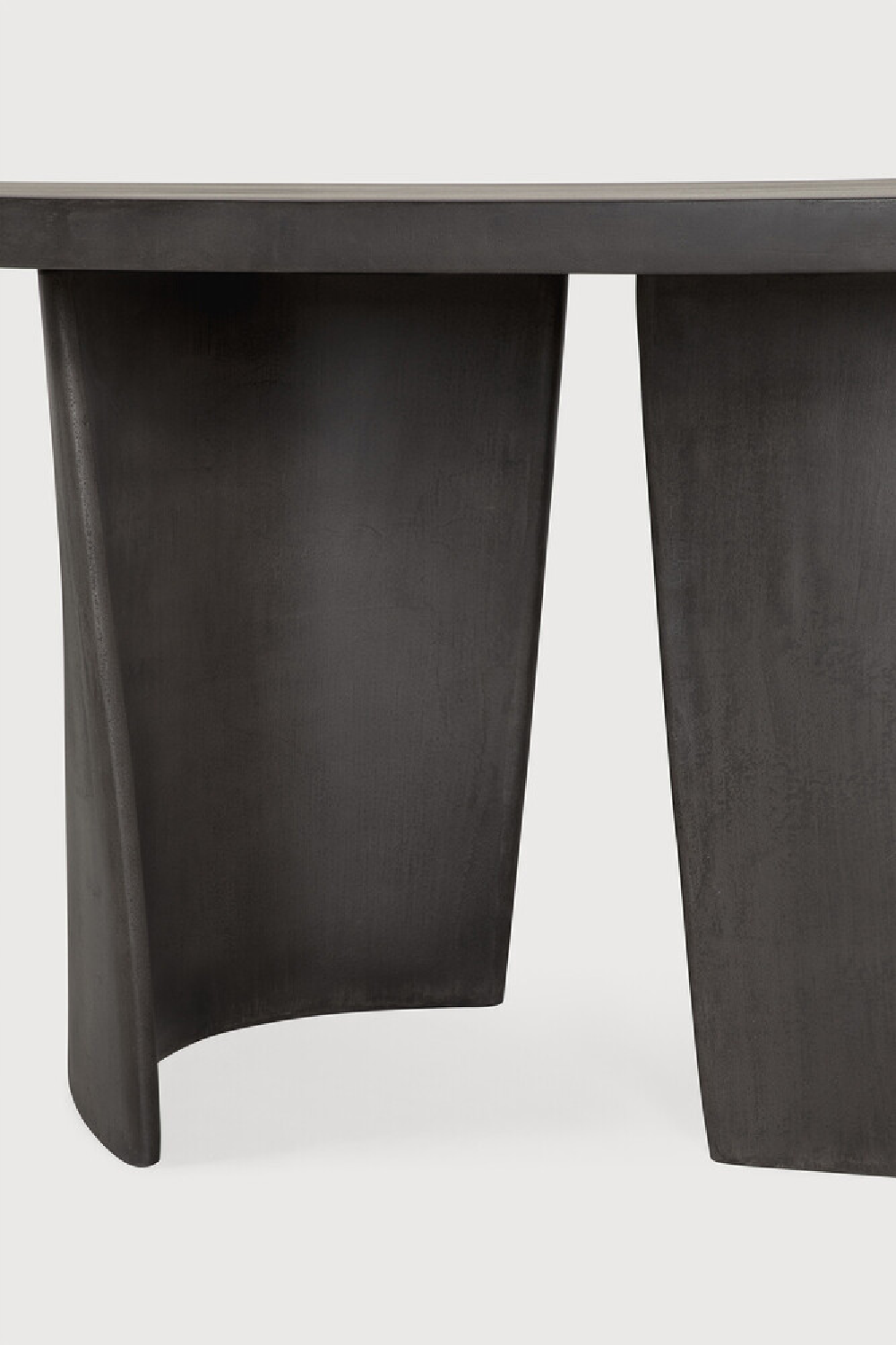 Round Concrete Outdoor Dining Table | Ethnicraft Roller Max | Oroa.com