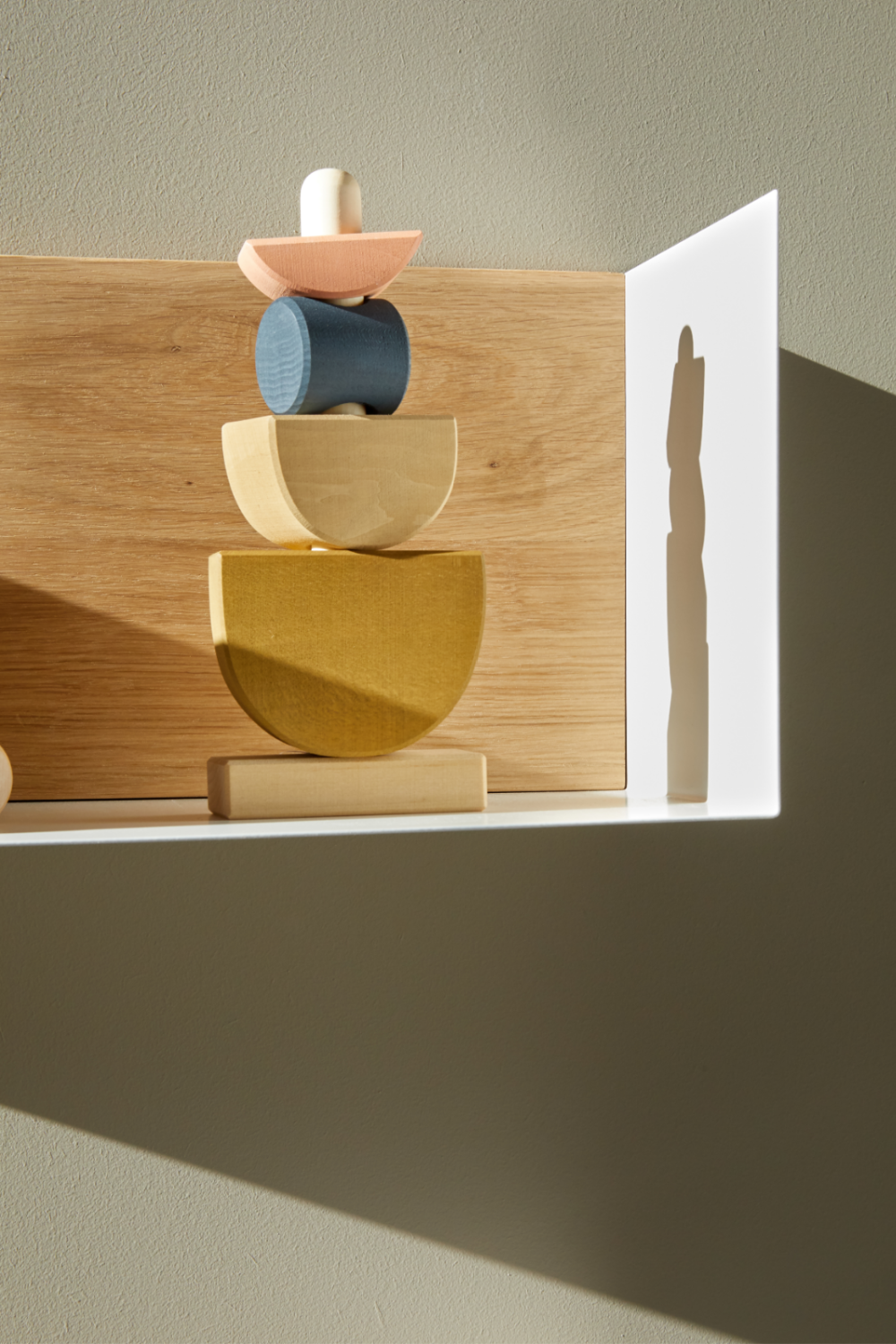 Minimalist Oak Wall Shelf | Ethnicraft U | OROA.com