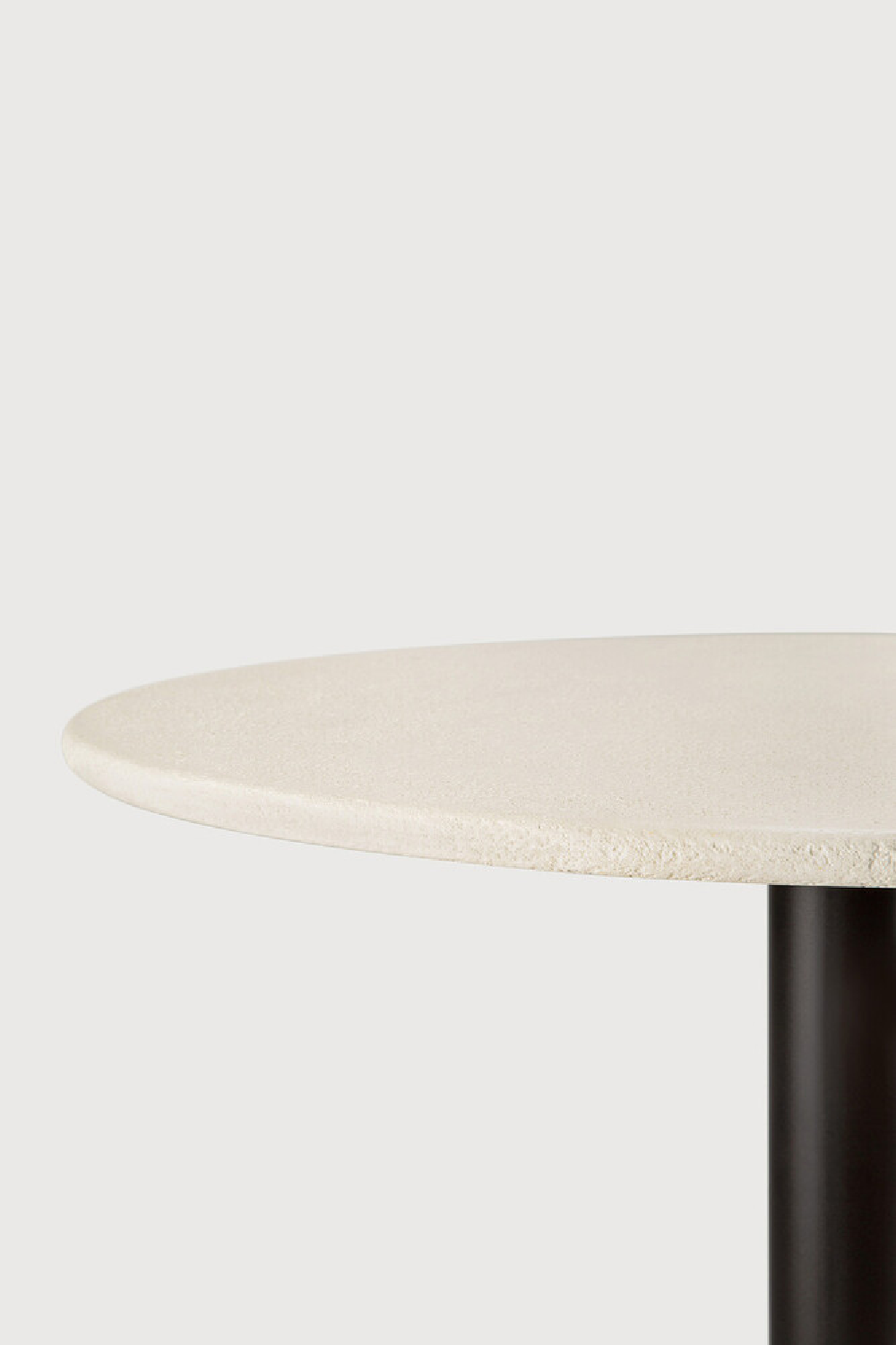 Round Pedestal Dining Table | Ethnicraft Blend | Oroa.com