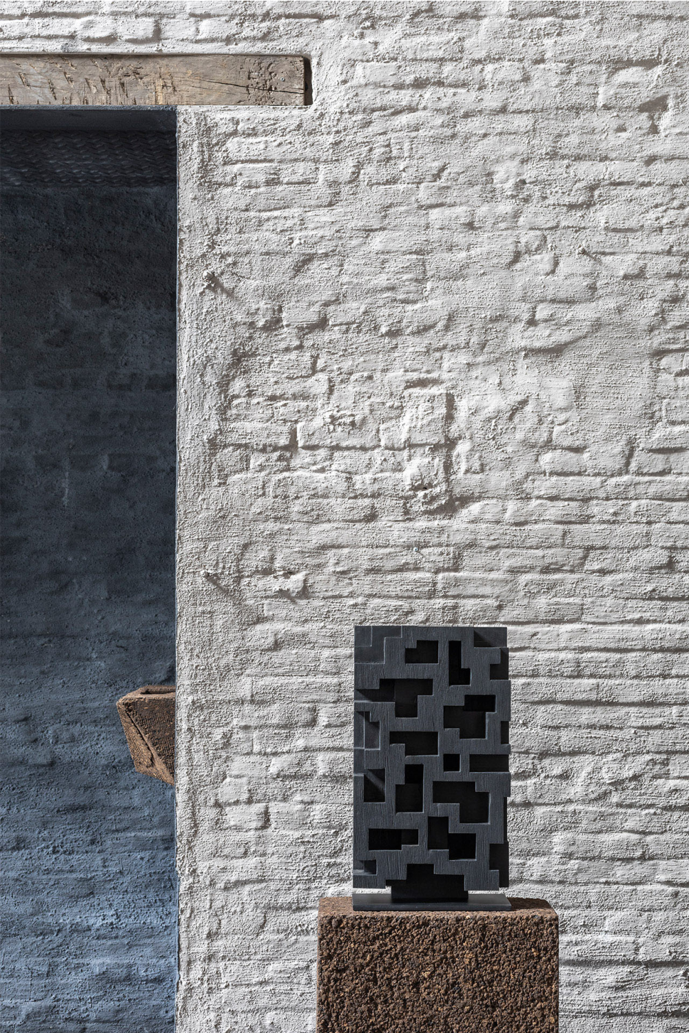 Black Teak Abstract Sculpture | Ethnicraft Stele | Oroa.com