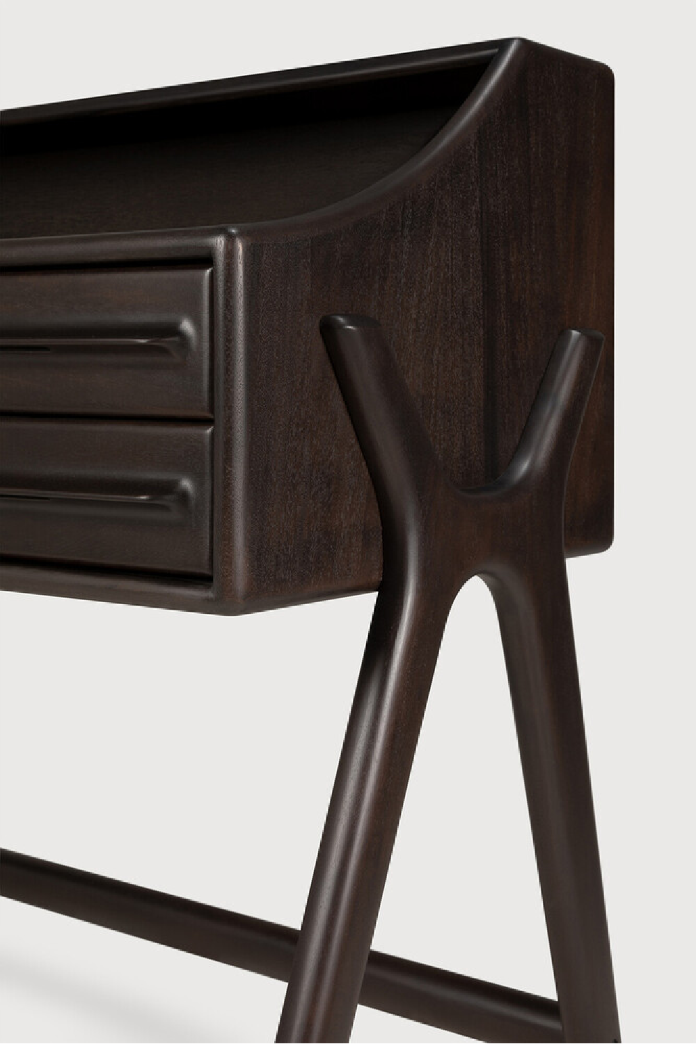 Varnished Mahogany Desk | Ethnicraft Flow | Oroa.com