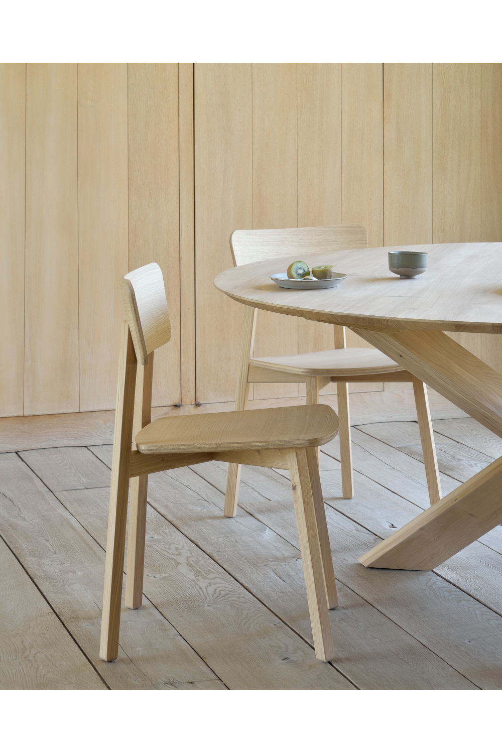 Round Oak Dining Table – Circle – oak finish alternate view 9