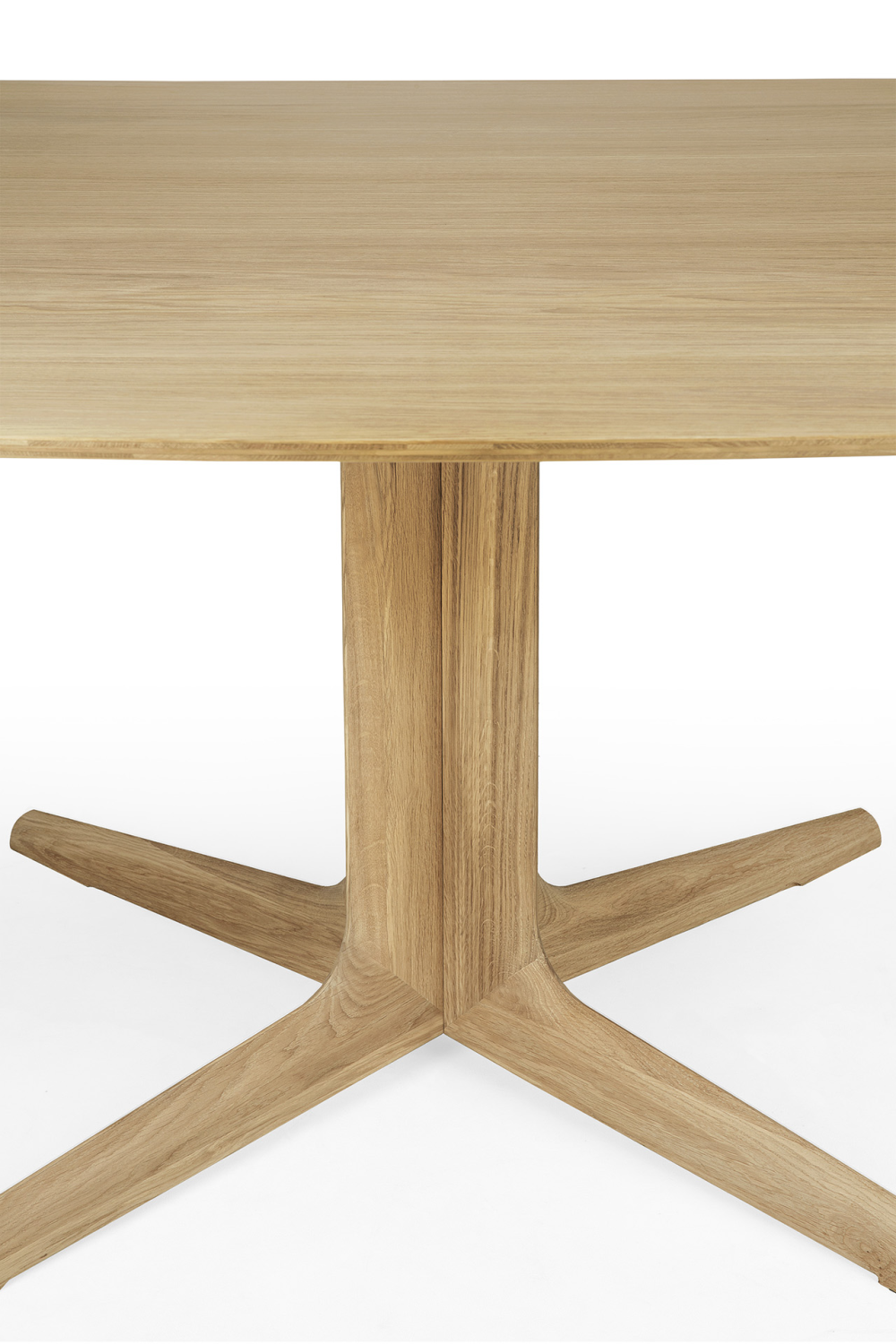 Central-Footed Oak Dining Table | Ethnicraft Corto | Oroa.com