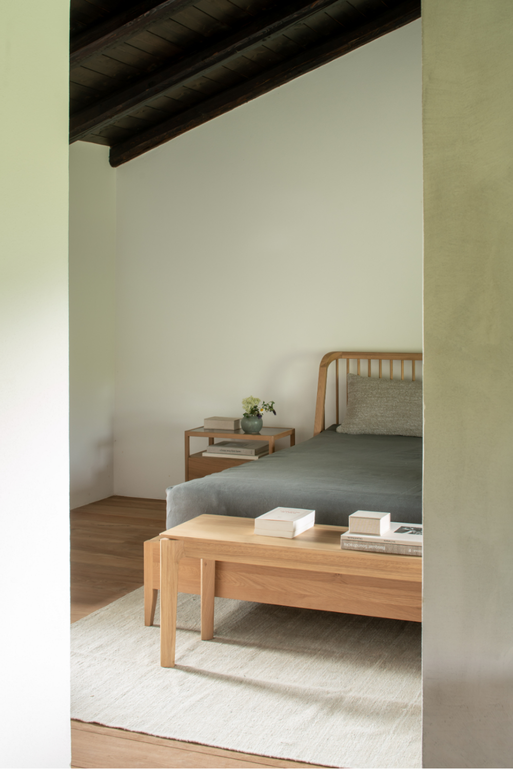 Natural Oak Bed – Spindle – oak finish alternate view 10