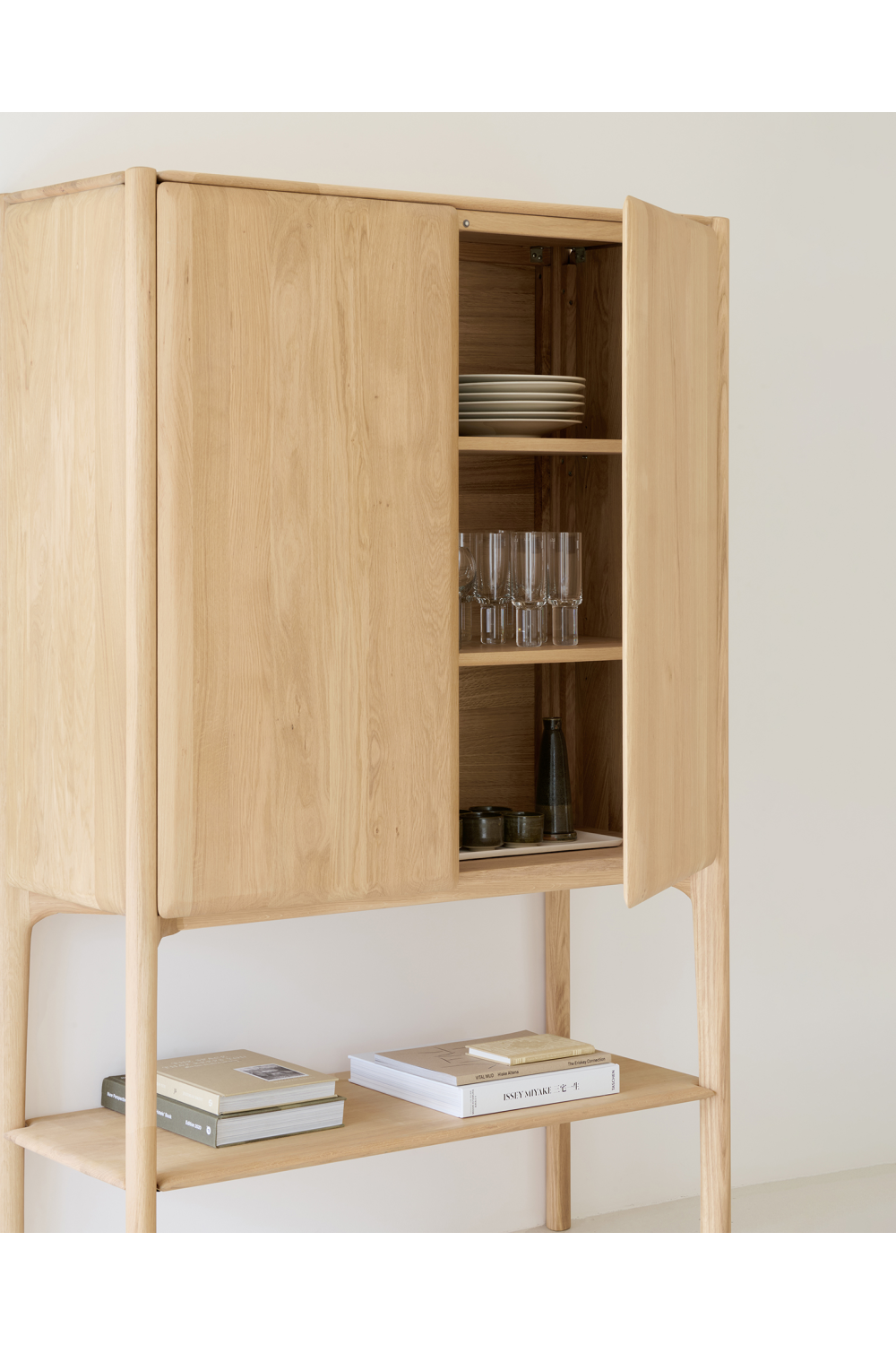 Natural Oak 2-Door Cupboard | Oroa.com