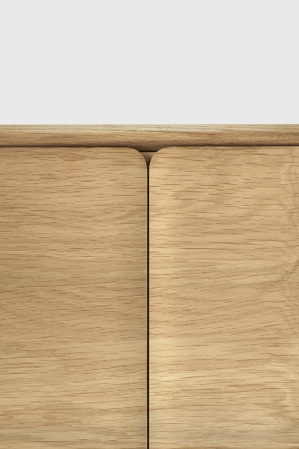 Natural Oak 2-Door Cupboard | Oroa.com