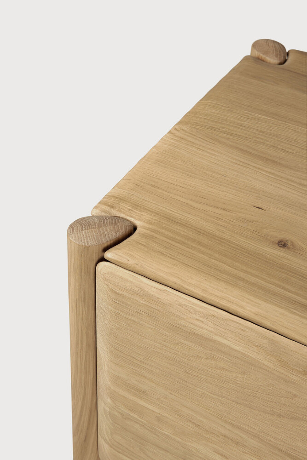 Natural Oak 2-Door Cupboard | Oroa.com