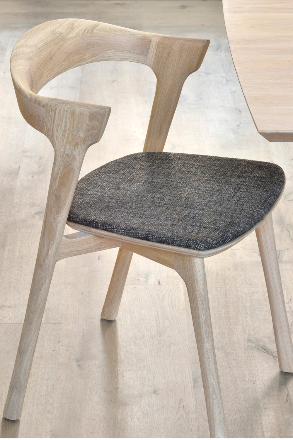Cushioned Scandinavian Dining Chair | Ethnicraft Bok | Oroa.com