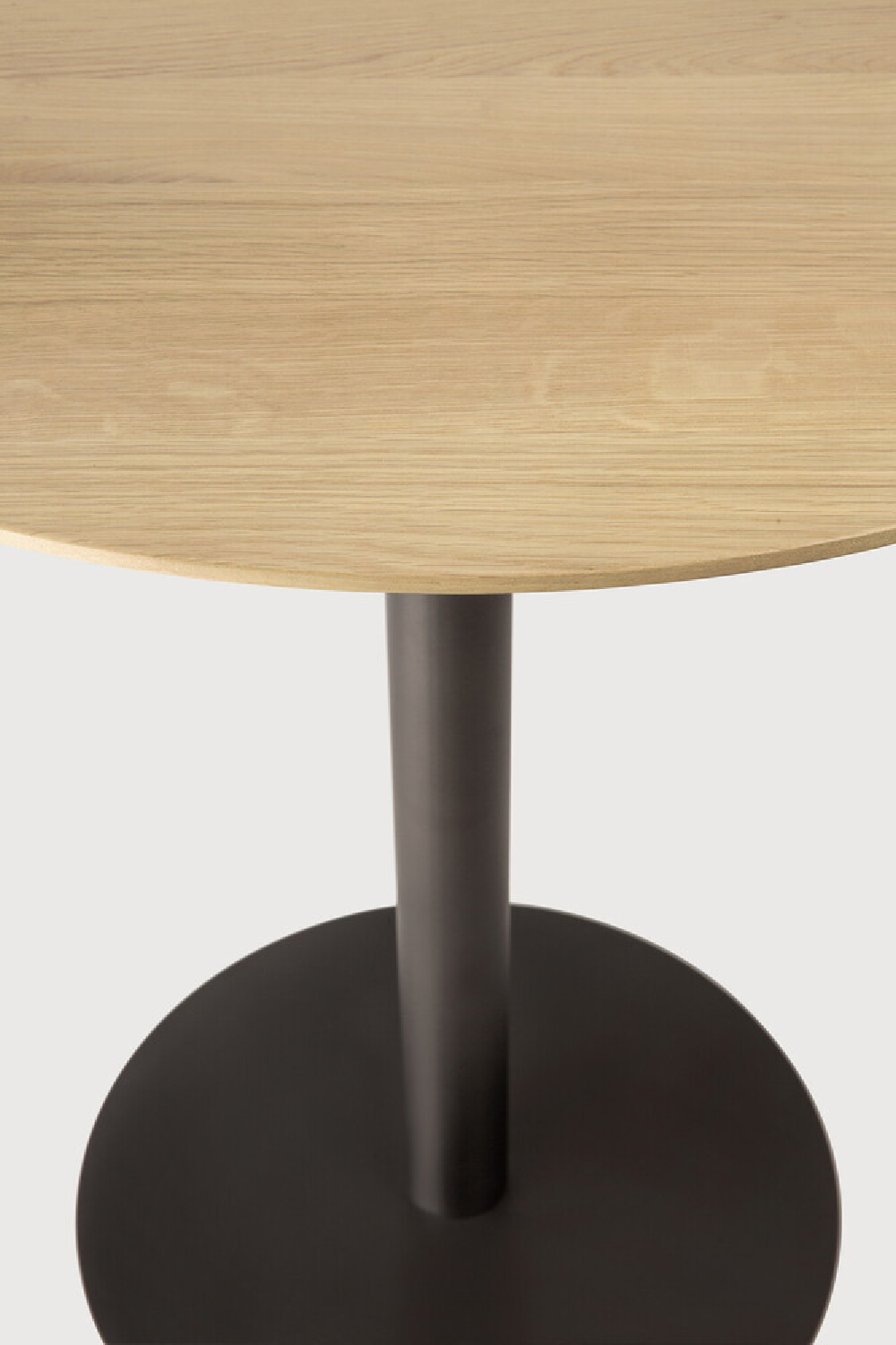 Round Pedestal Dining Table | Ethnicraft Blend | Oroa.com