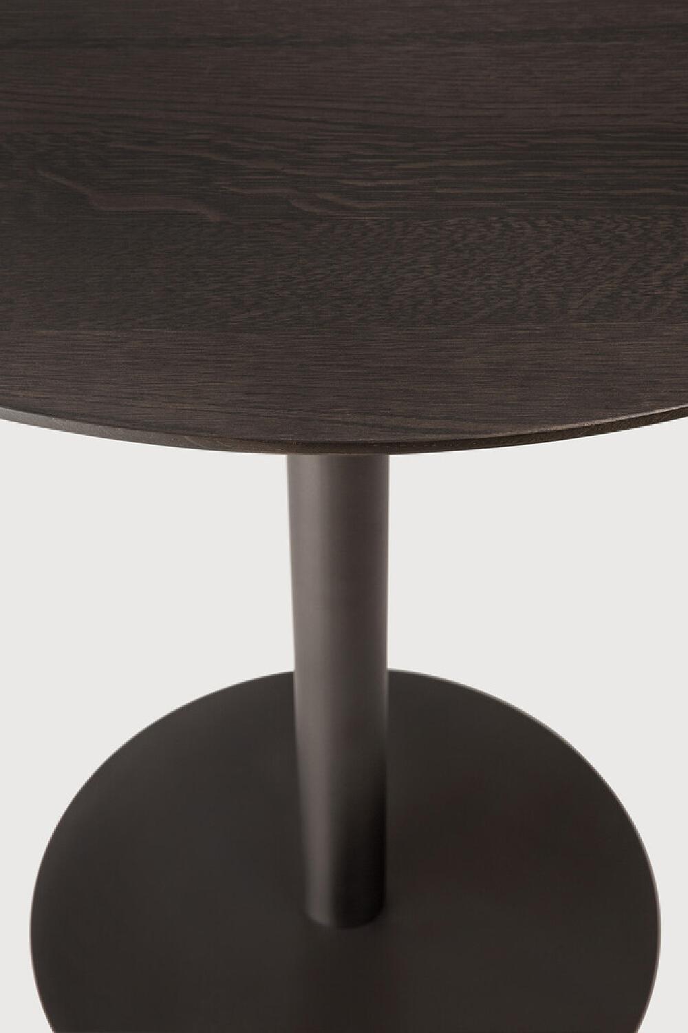 Round Pedestal Dining Table | Ethnicraft Blend | Oroa.com
