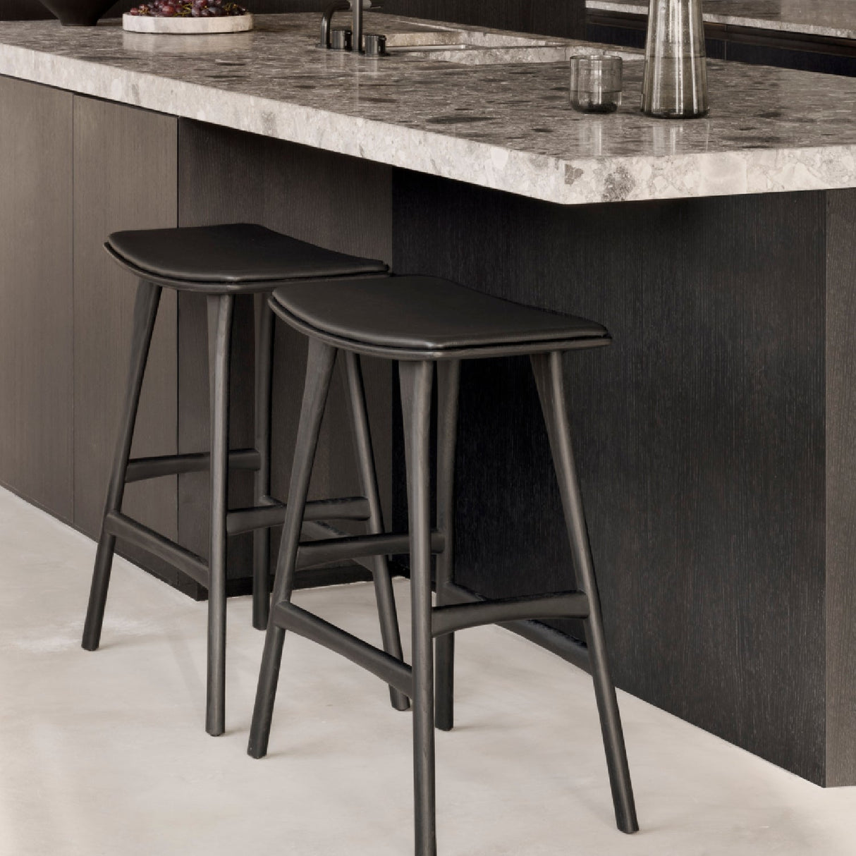 Classic Black Oak Counter Stool – Osso – oak finish alternate view 10