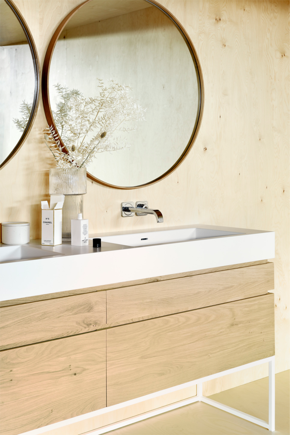 Oak Round Wall Mirror | Ethnicraft Layers | OROA TRADE
