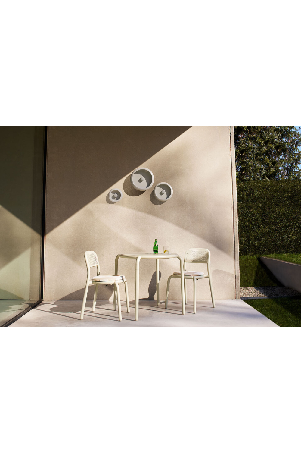 Metal Bowl Outdoor Wall Lamp M | Fatboy Oloha | OROA.com