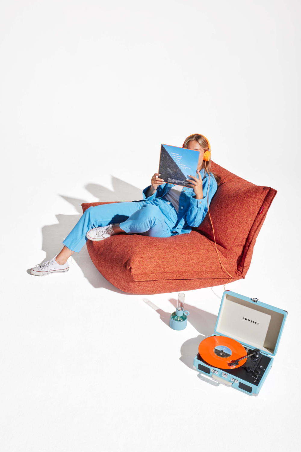 Back-Buttoned Modern Easy Chair | Fatboy The BonBaron Mingle | OROA.com