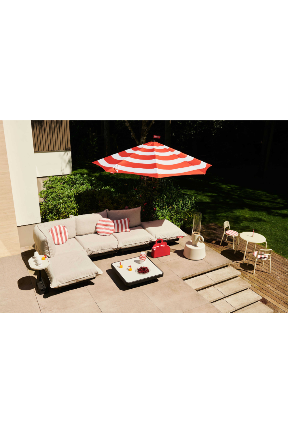 Minimalist Outdoor Corner Seat | Fatboy Paletti | OROA.com