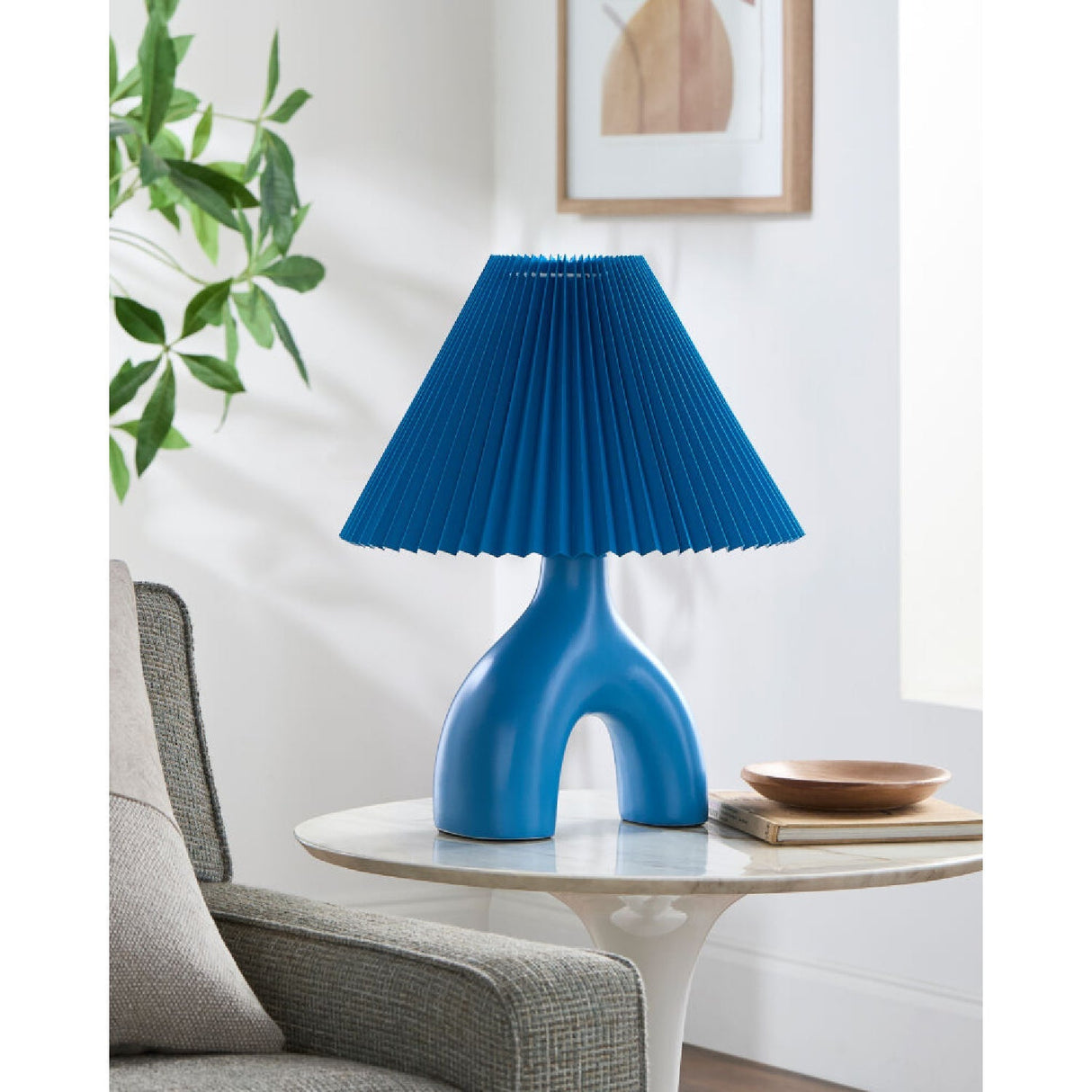 Modern European furniture - Ceramic Cream Linen Table Lamp - www.oroa.com