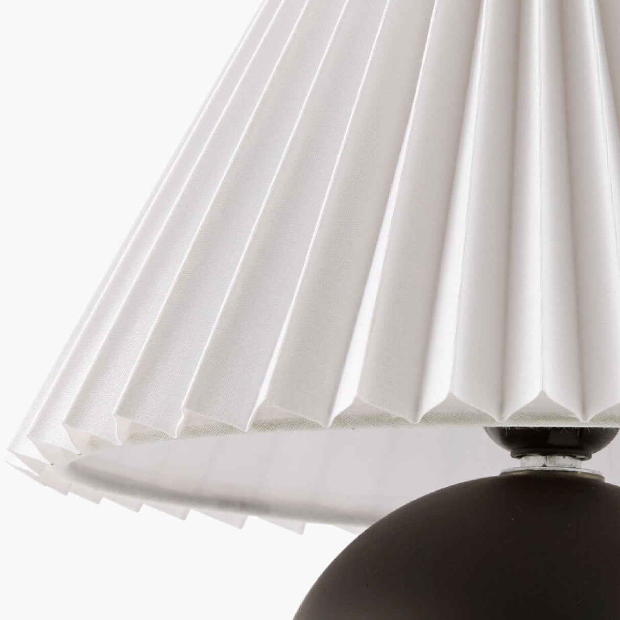 Modern European furniture - Pleated Linen Ceramic Table Lamp - www.oroa.com