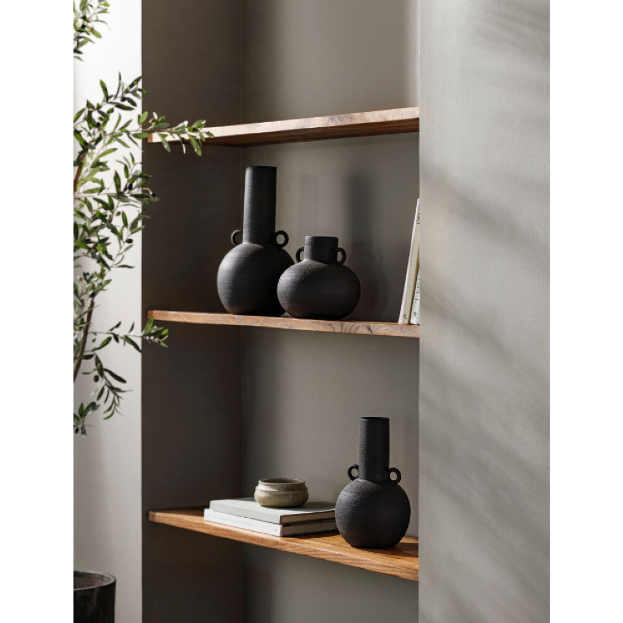 Modern European furniture - Long-Necked Ceramic Vases (3) - www.oroa.com
