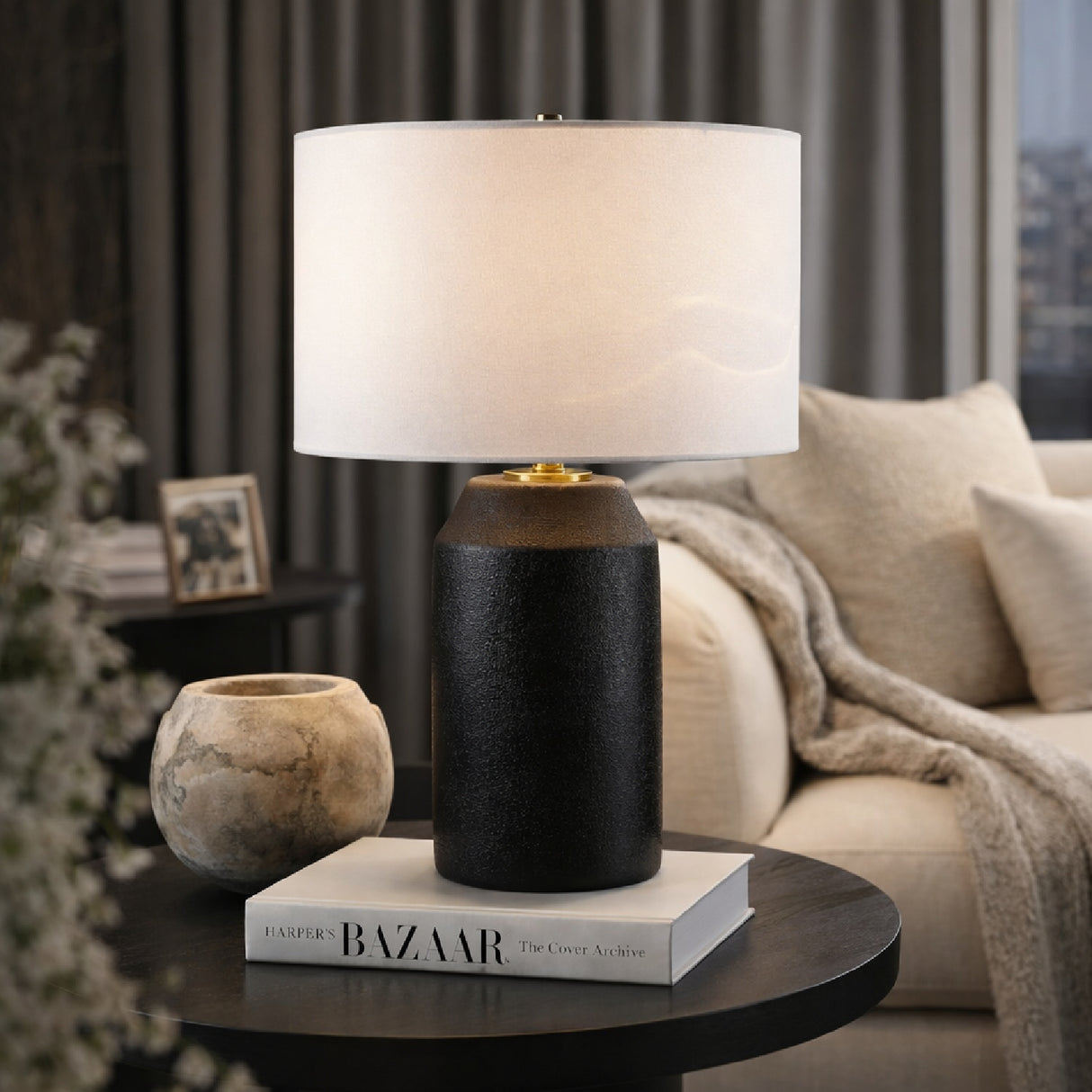 Modern European furniture - Minimalist Ceramic Accent Table Lamp - www.oroa.com