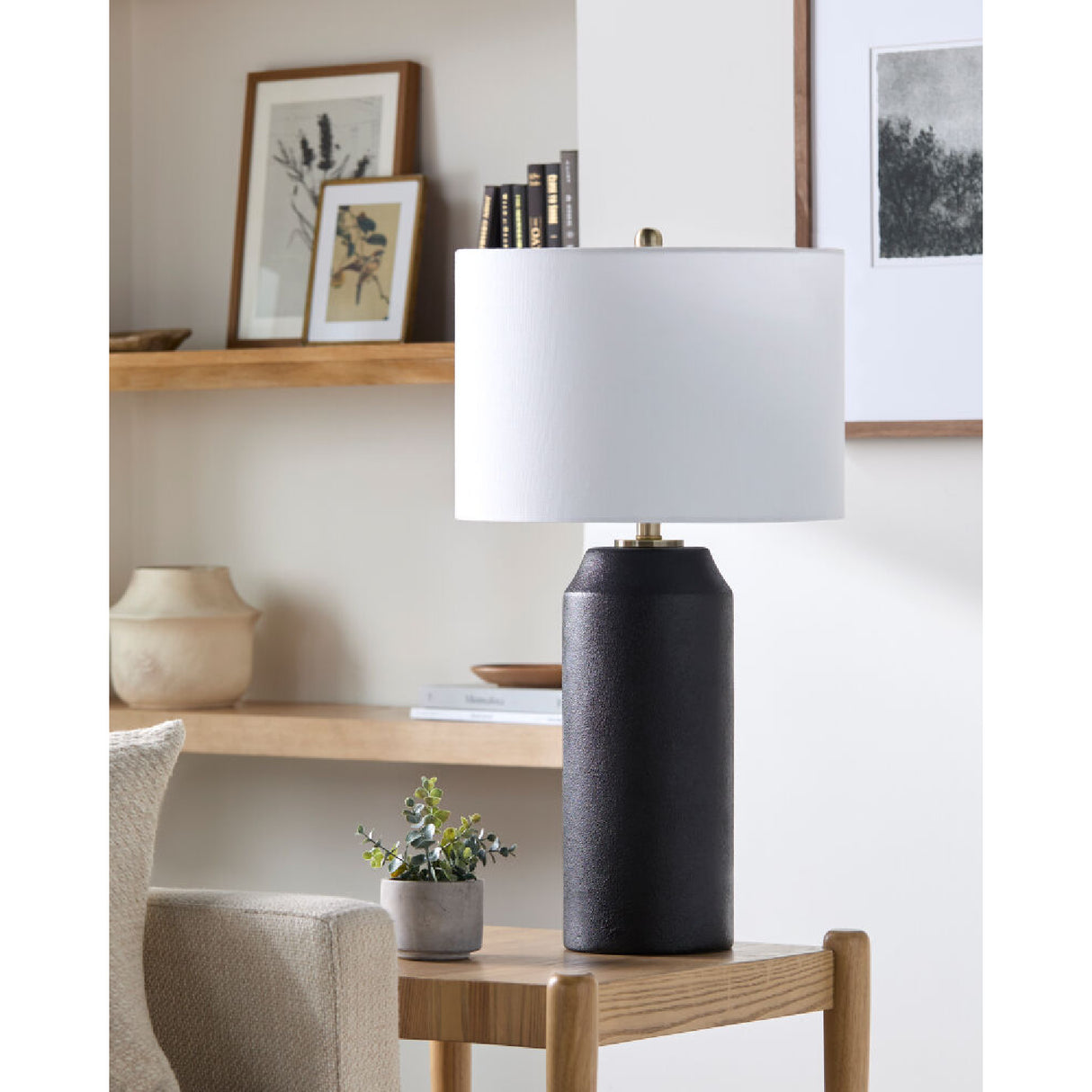 Modern European furniture - Minimalist Ceramic Accent Table Lamp - www.oroa.com