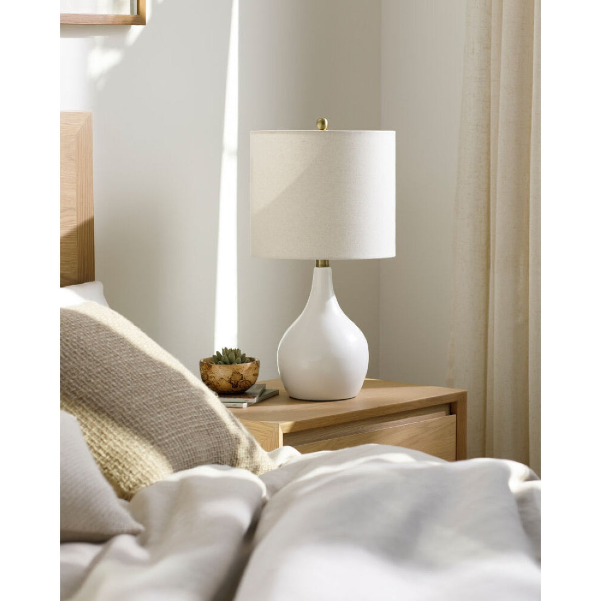 Modern European furniture - Ceramic Vase-Inspired Table Lamp - www.oroa.com