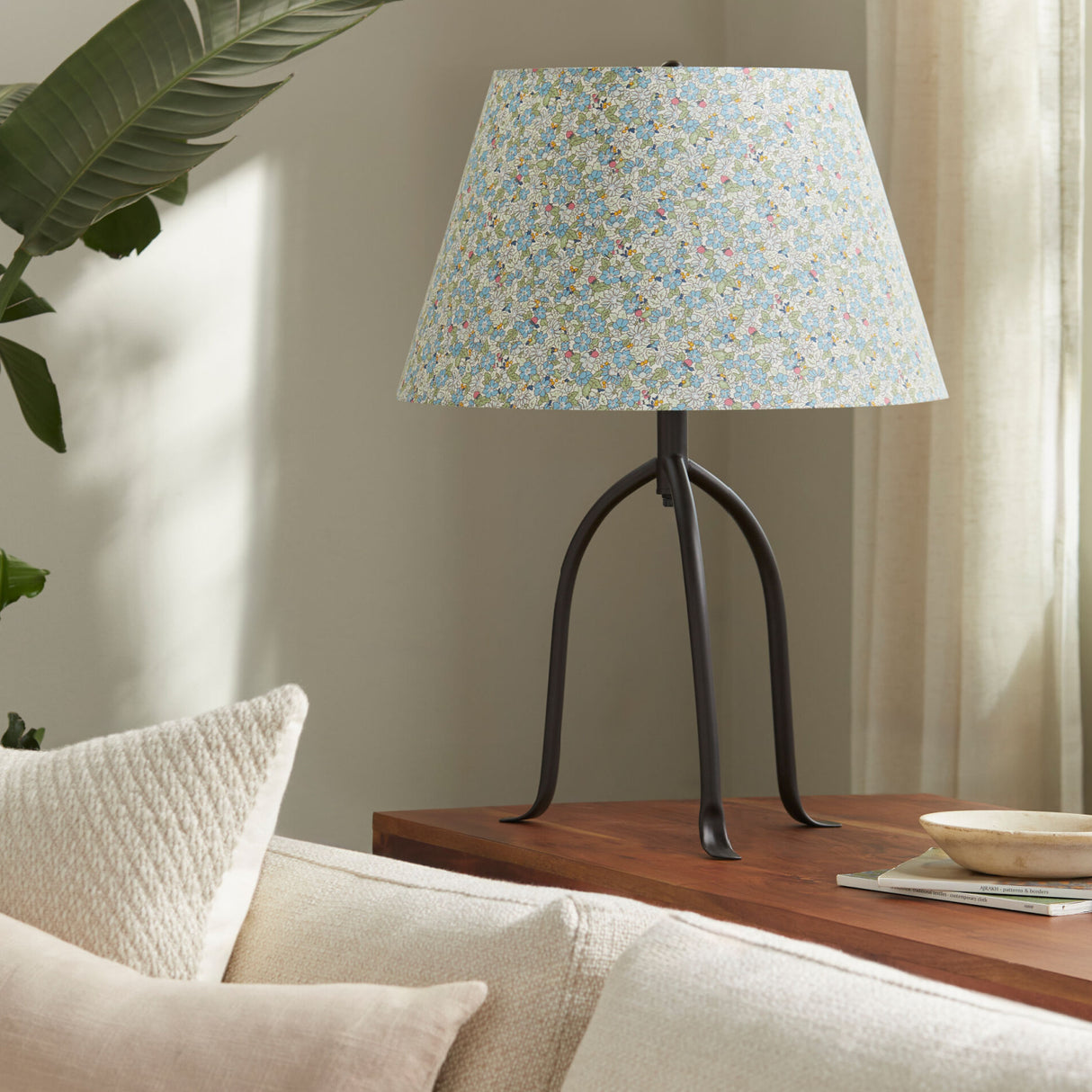 Floral Print Linen Table Lamp L | Oroa.com
